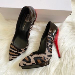 NIB VERSACE Leopard Print Patent Pump Size 36.5